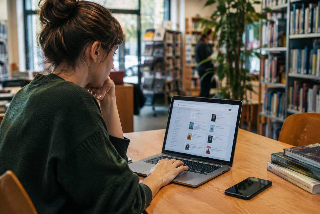 Biblioteki na Ochocie: jak znaleźć filię, sprawdzić godziny i dostępność książki?