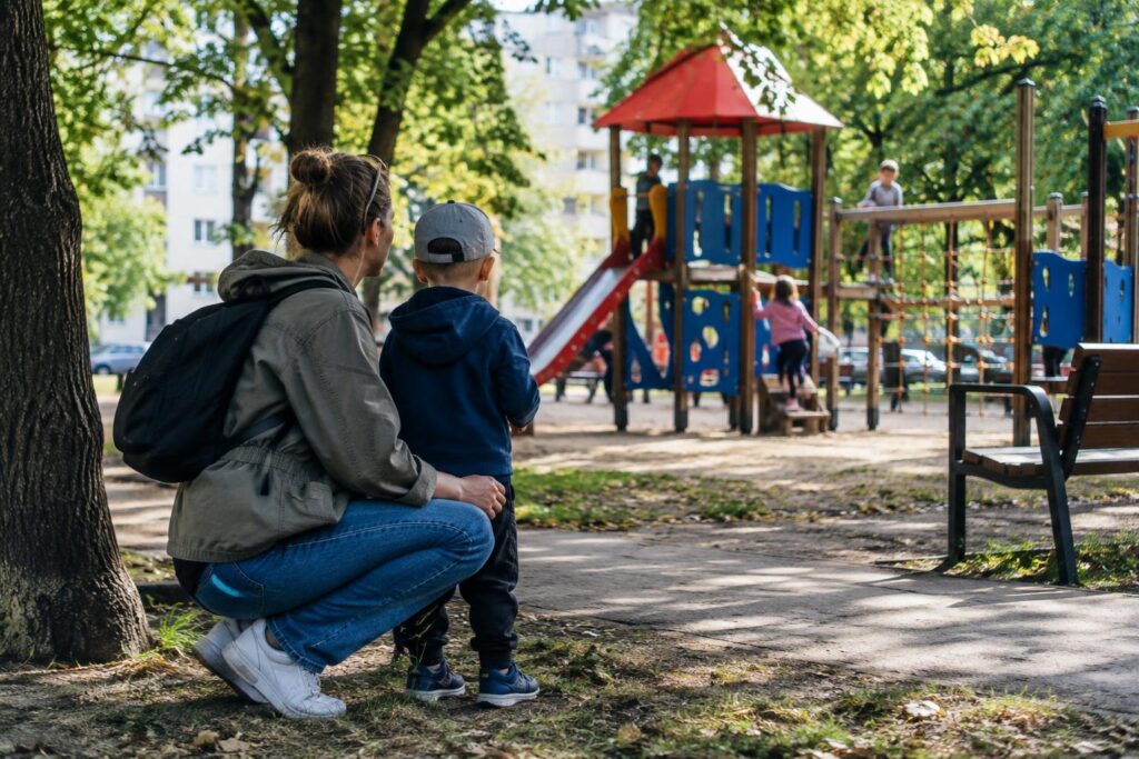 Place zabaw na Ochocie: jak wybrać miejsce i co sprawdzić przed wyjściem?